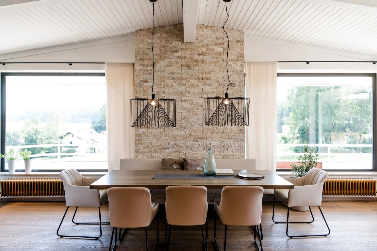 Hotelzimmer Ausstattung und Raumdesign im Lungau von Raumausstatter Rheinfrank